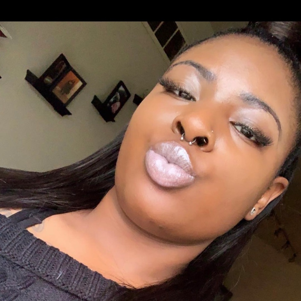 Meet your Posher, Kayla
